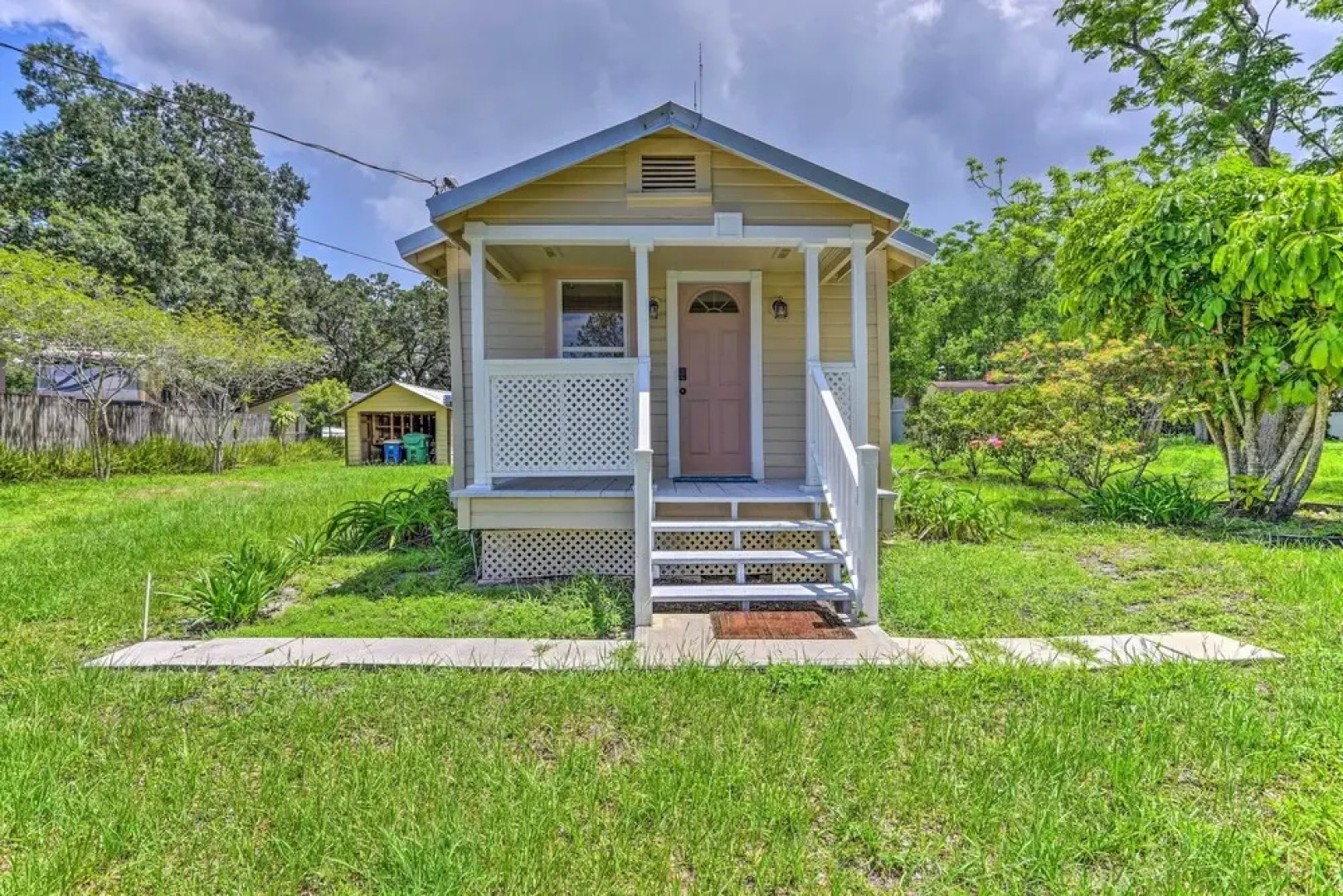 16 Mi to Disney: Cottage w/ Deck in Winter Garden