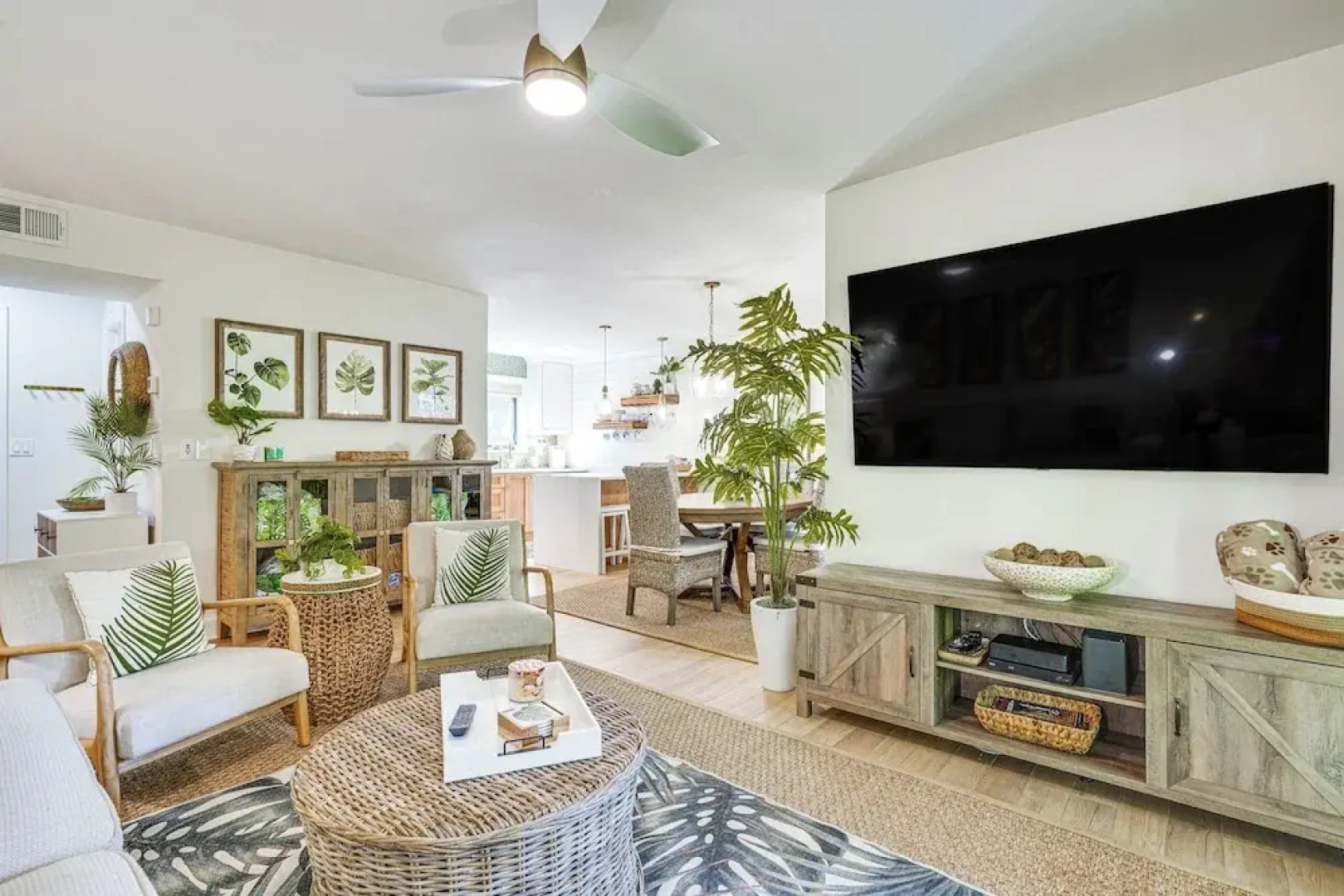 Luxe Tropical Resort Escape - Beaches Nearby!