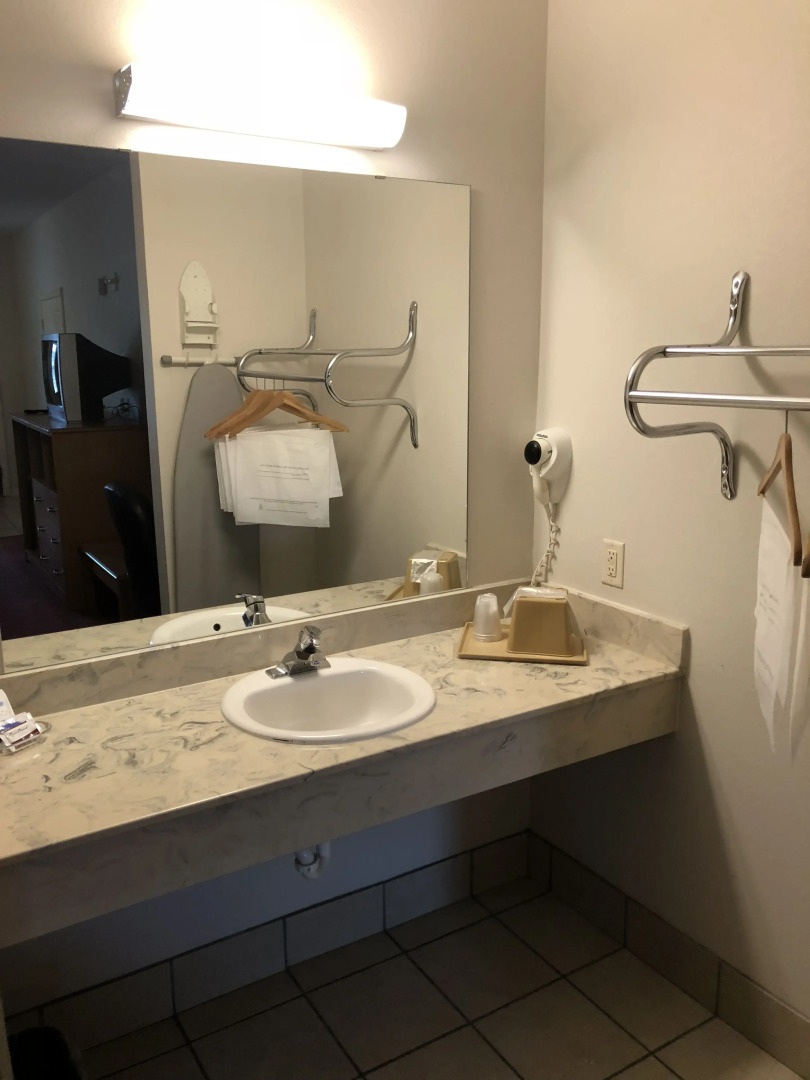 Whitesboro Inn & Suites