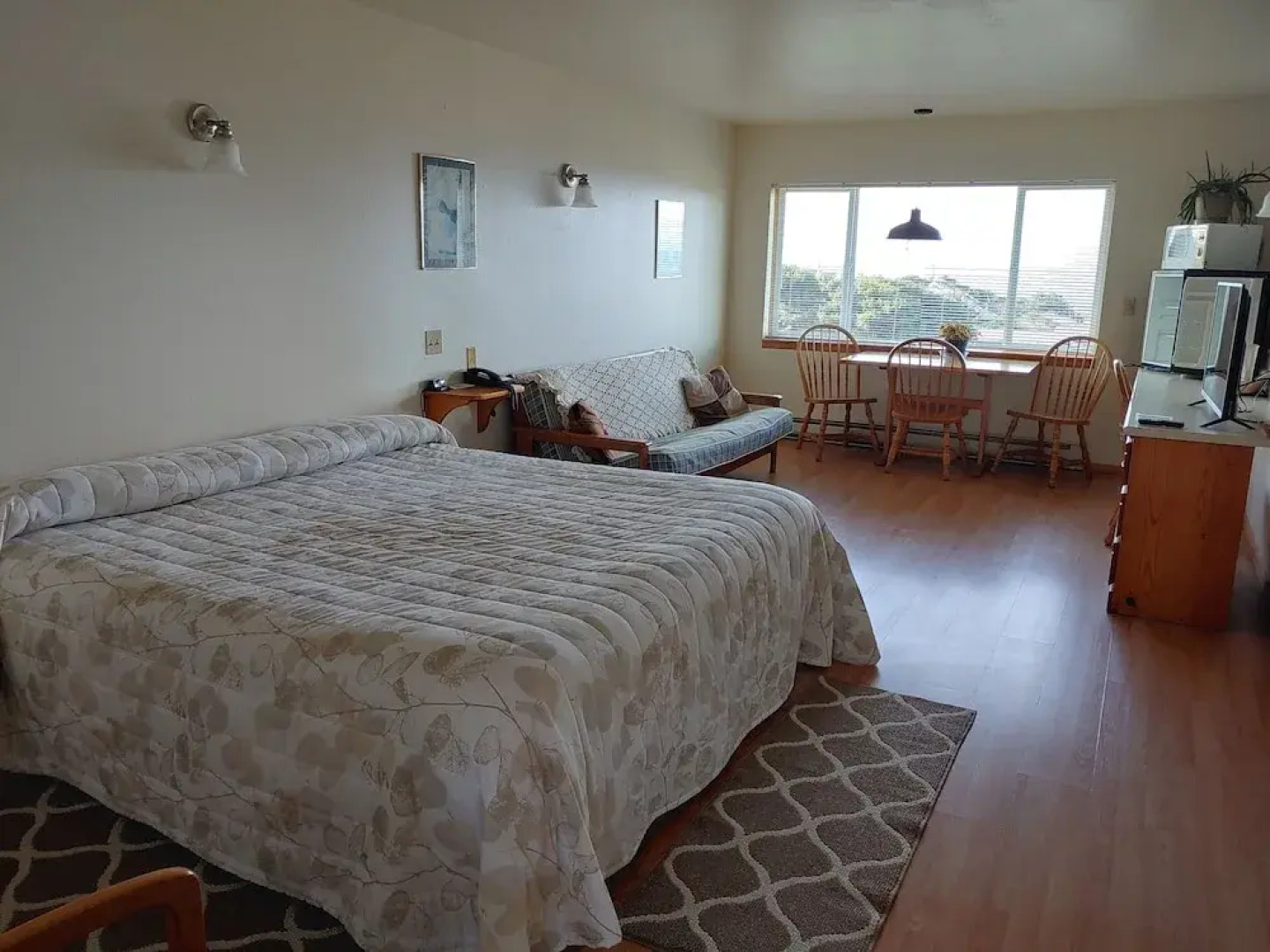 The Dublin House Motel