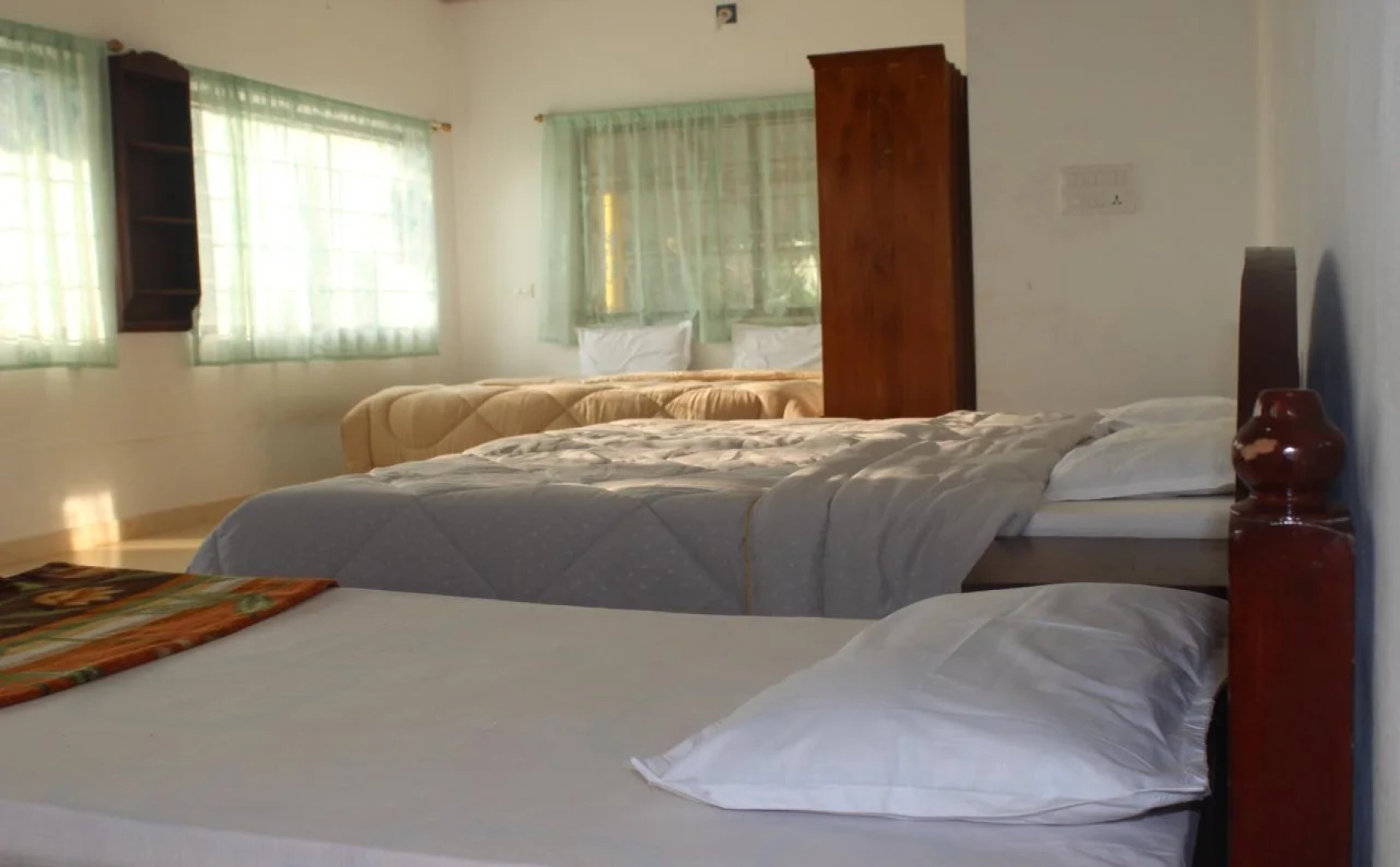 Globe Trotting Holidays Inn