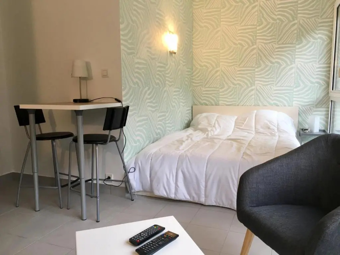 Joli petit studio au bord du lac