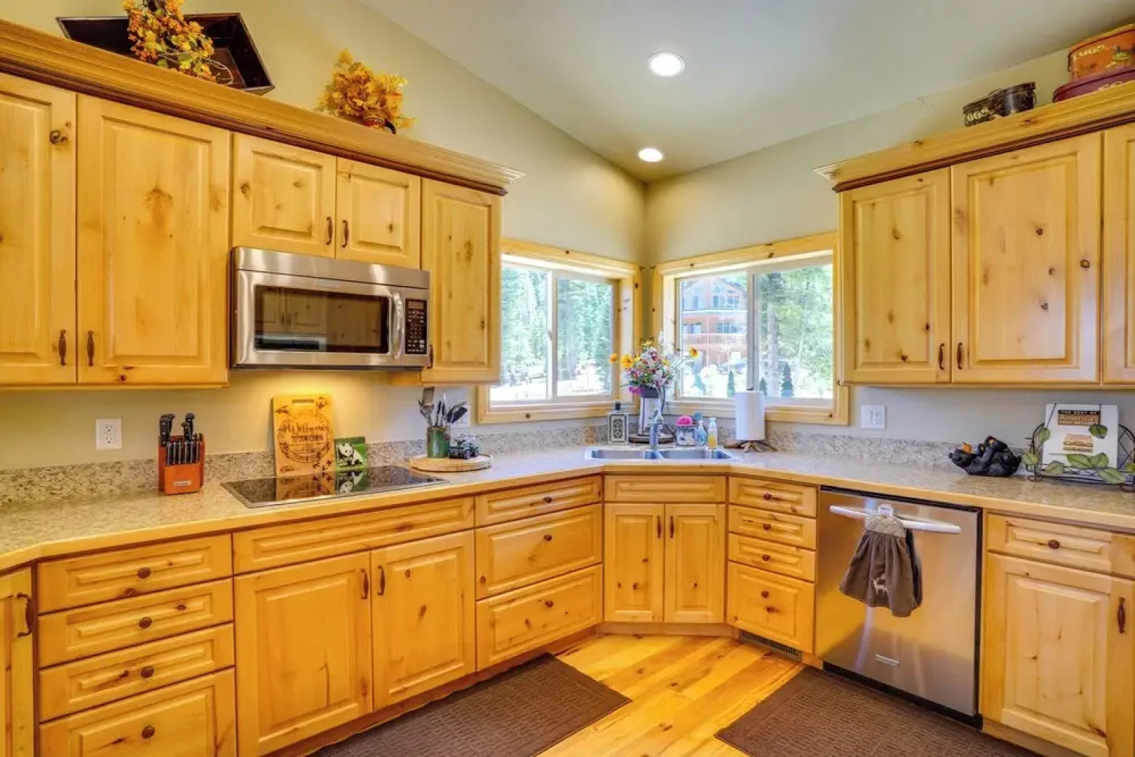 Duck Creek Village Cabin w/ Deck & Private Hot Tub