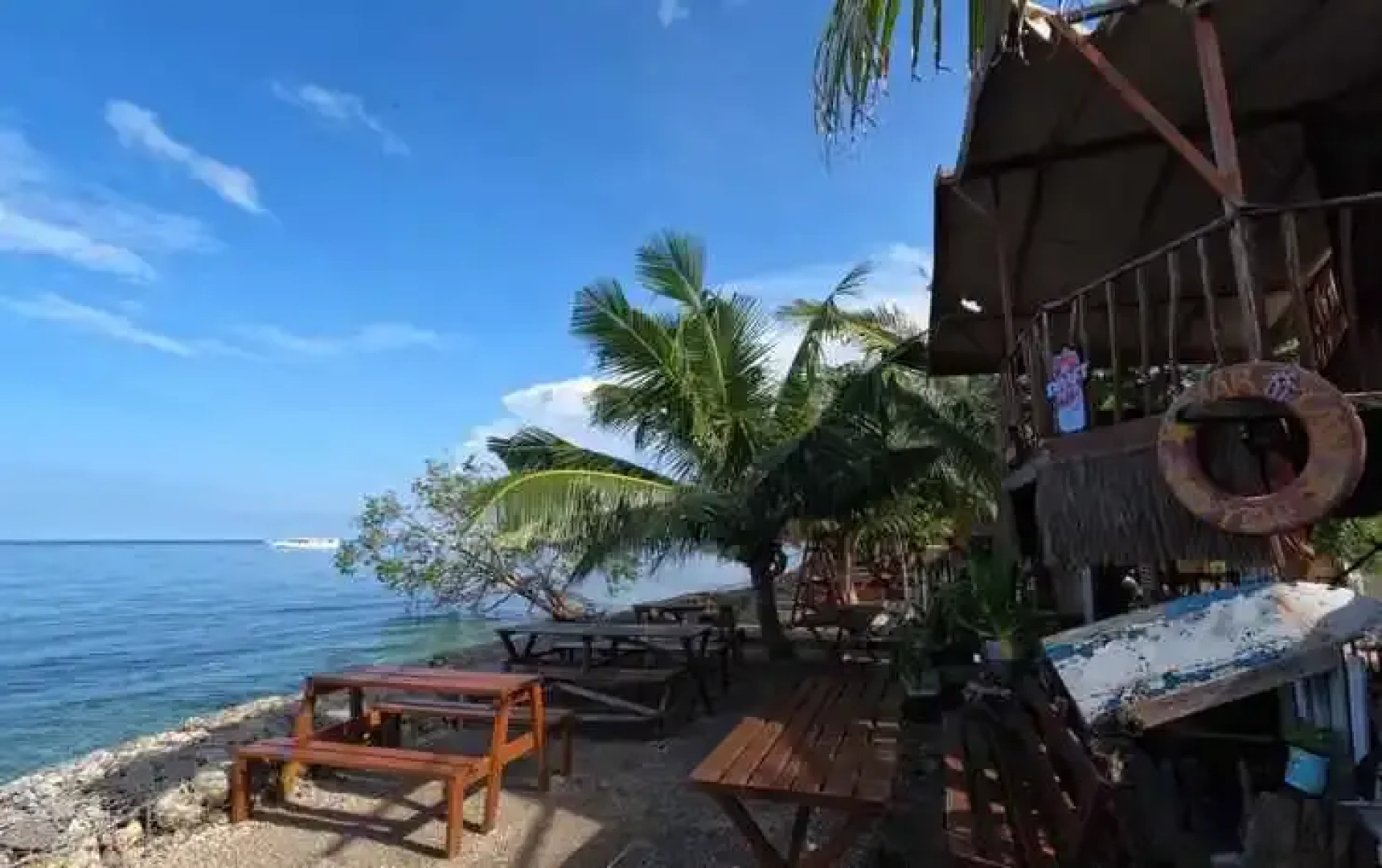 Maryan Moyo Bungalows Bar & Resto