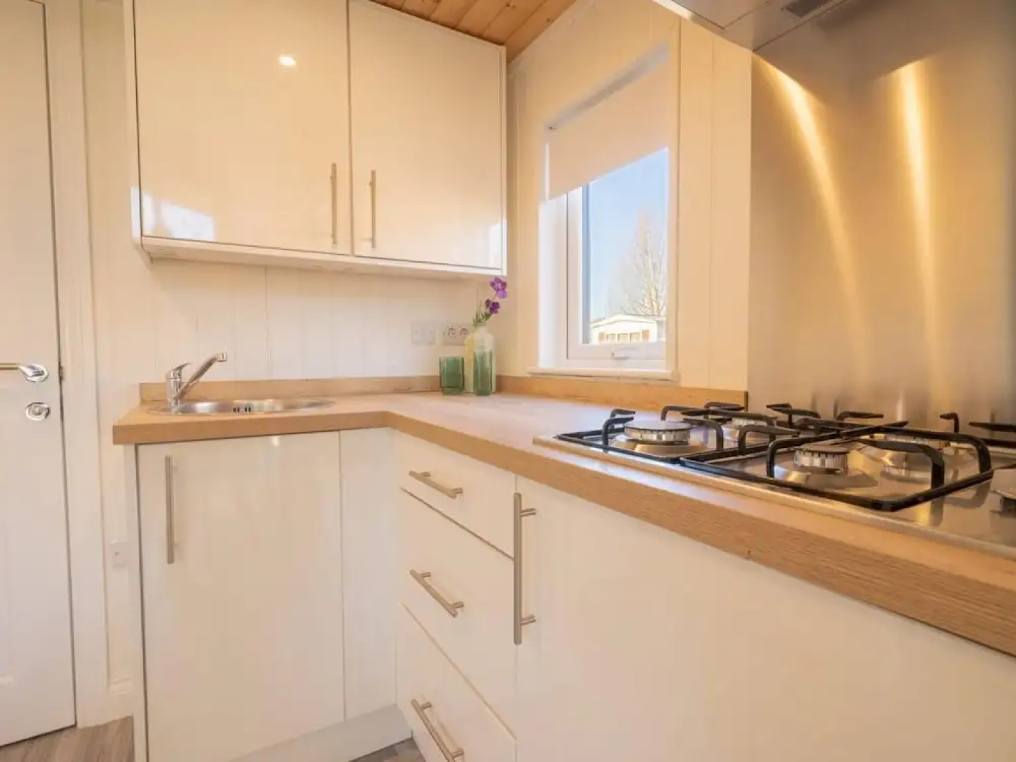 Tiny House by Lake Veluwe With Water Sports