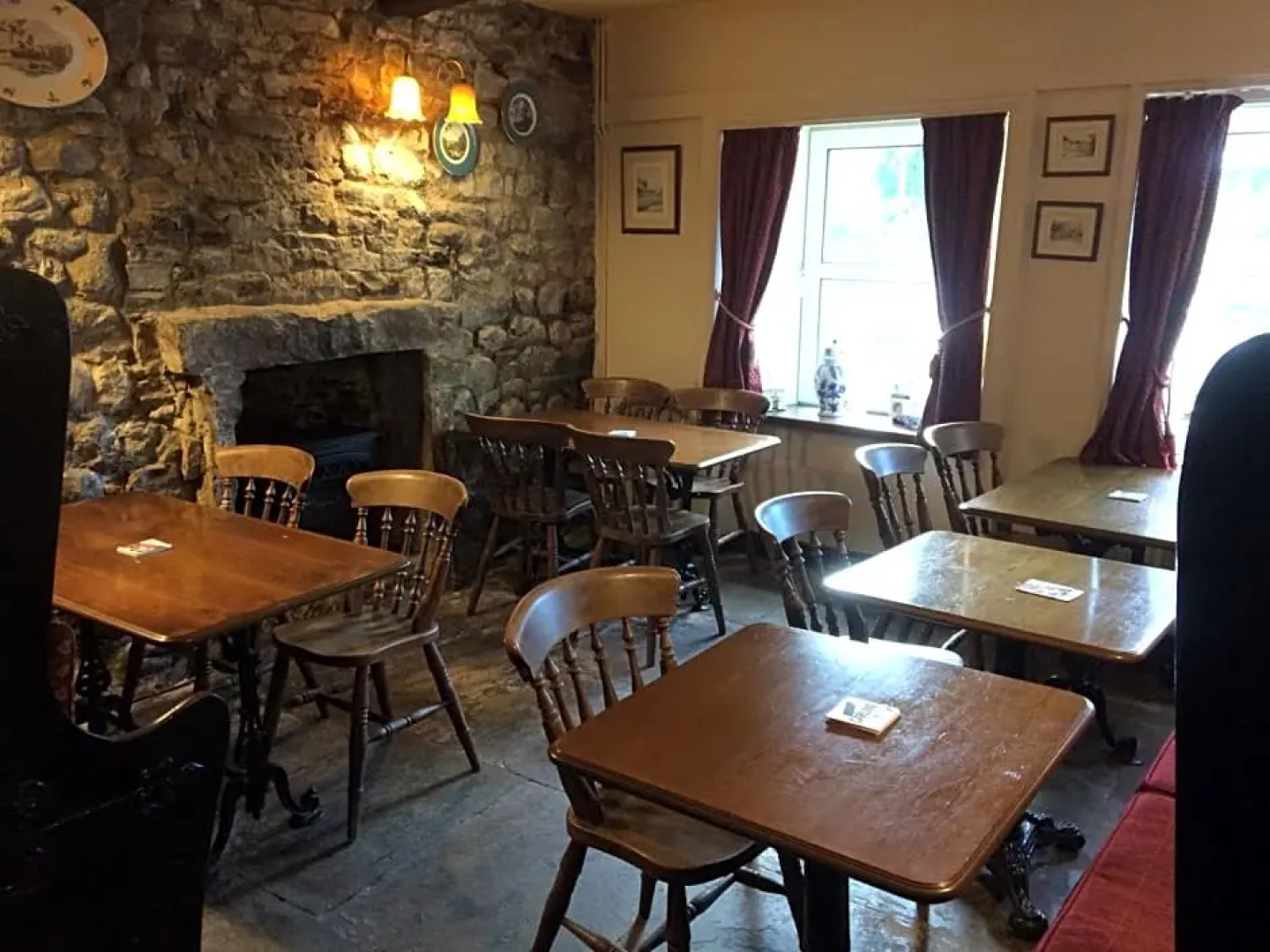 Fox and hounds starbotton