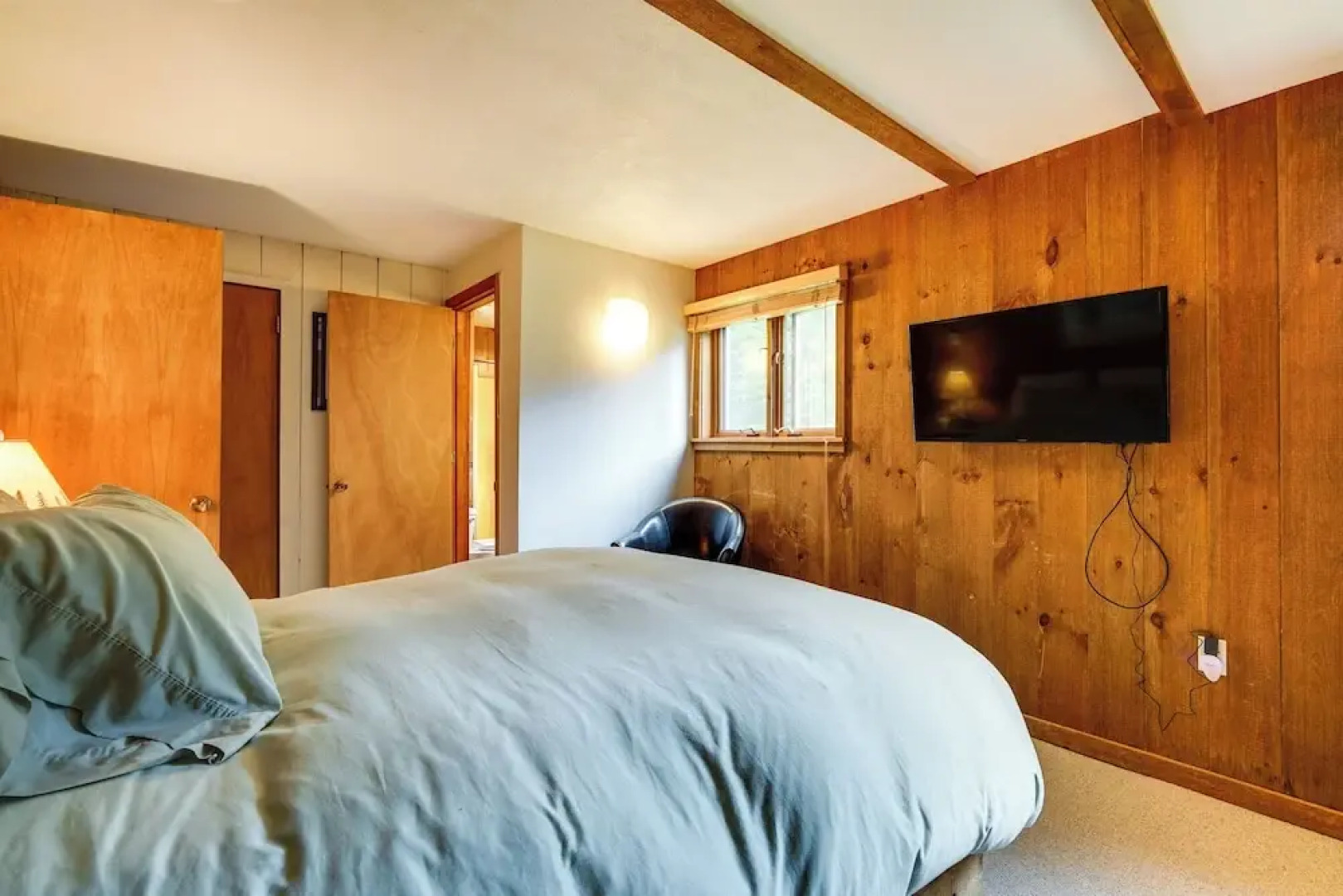 Jamaica Vacation Home w/ Deck: 8 Mi to Skiing!