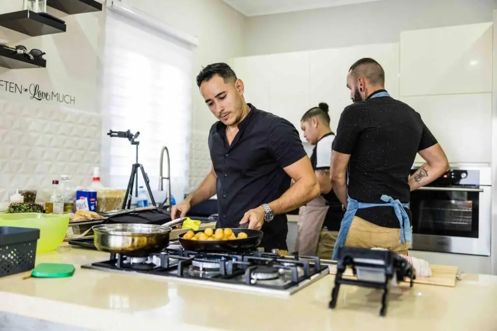 Private Estate with Pool 10bed/6baths