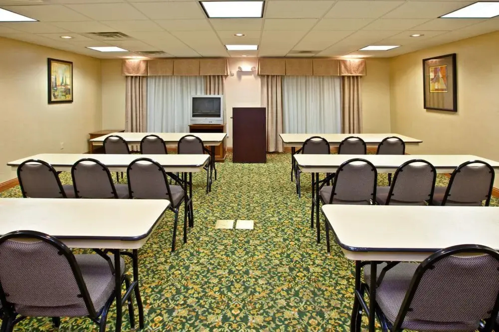 Holiday Inn Express & Suites Logan