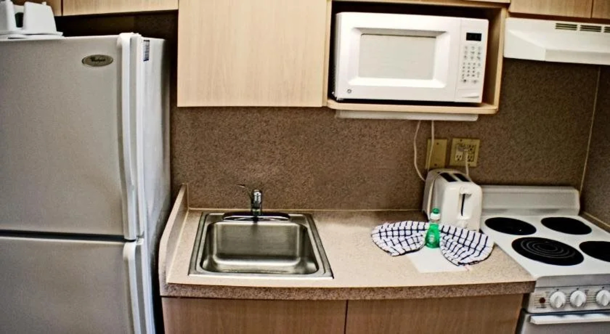 Shalimar Cottages And Motel