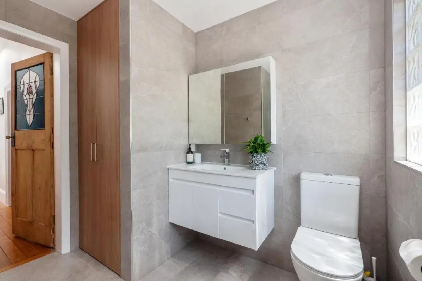 Warwick St Retreat! 3 Bedroom House With Parking