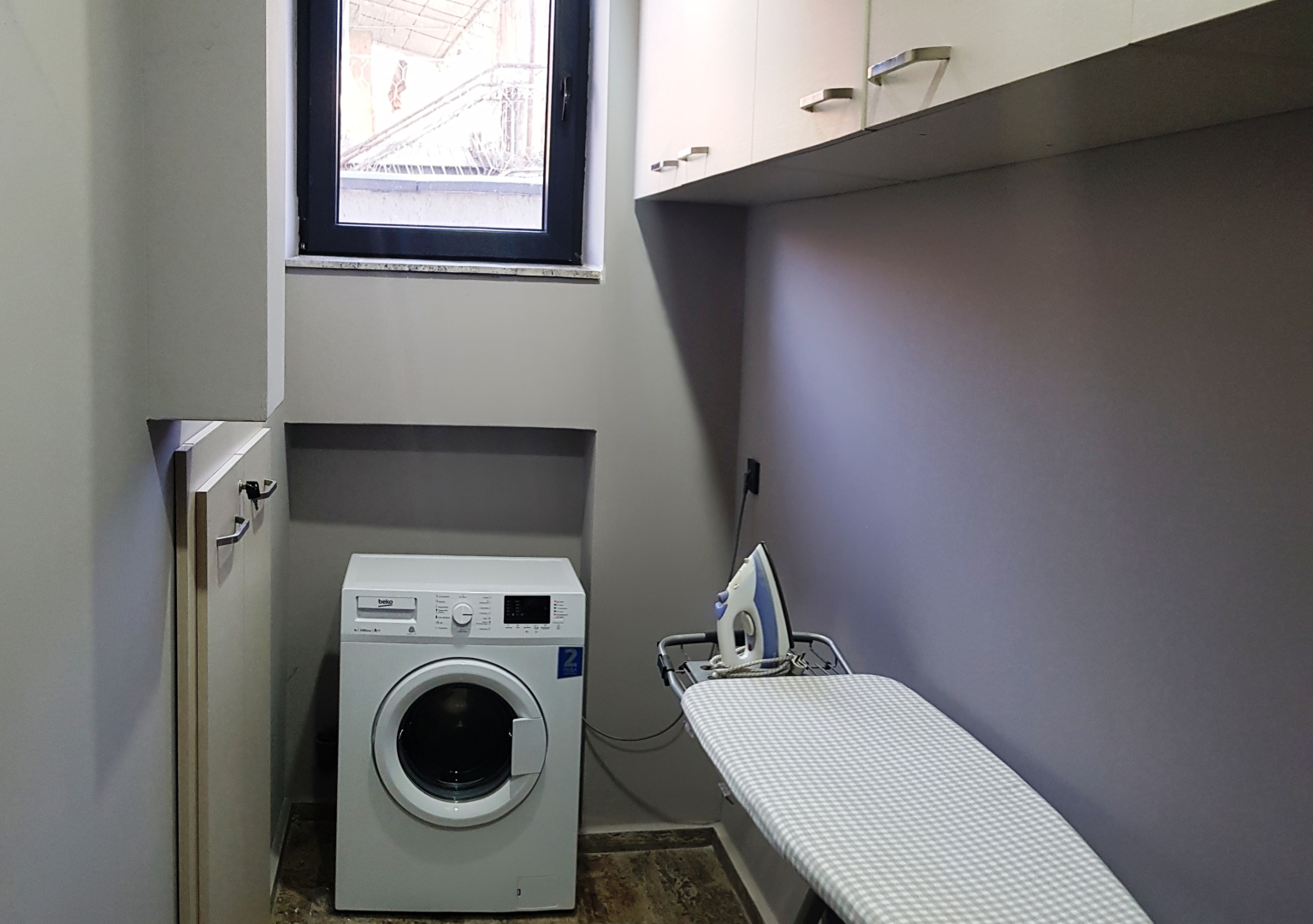 Черный слон Каштак (Сухум)