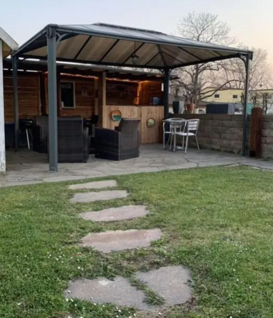 Gemütliche 2.5 Zimmer Wohnung mit Garten