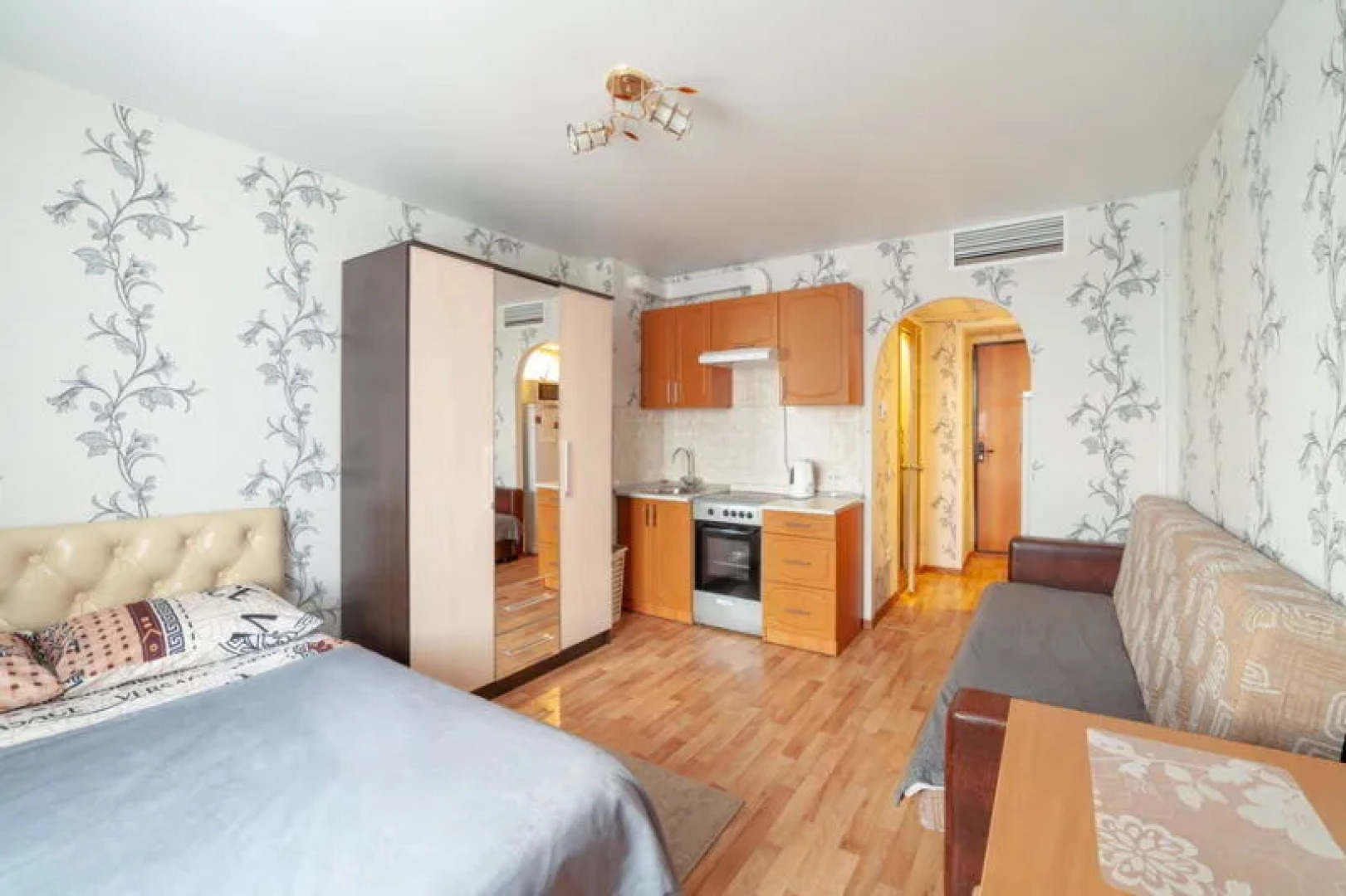 Apartments Viktory on street Pichugina, 6