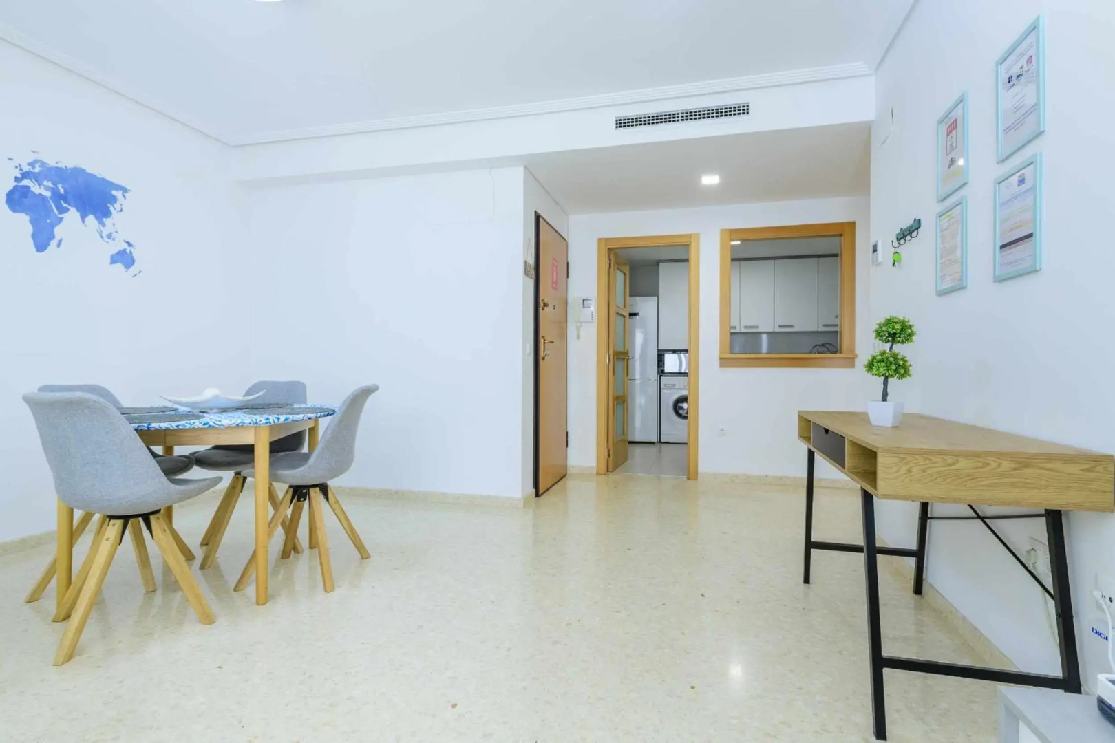 Apart Port Arenal con terraza y piscina