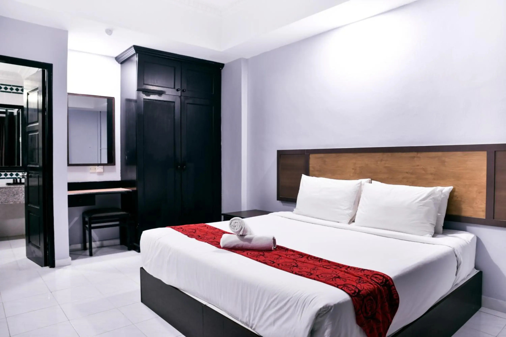 Leisure Cove Hotel & Apartments