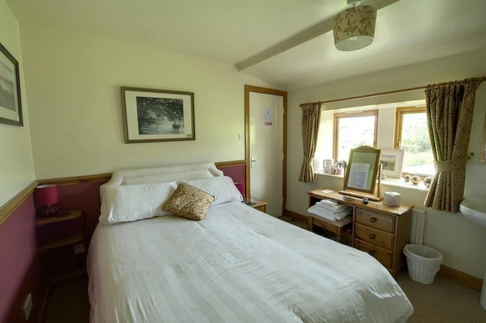 The Hare and Hounds Country Inn