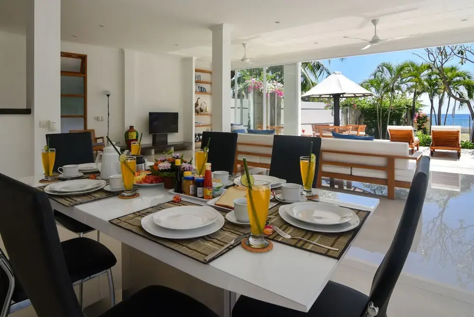 Villa Lovina Beach 2