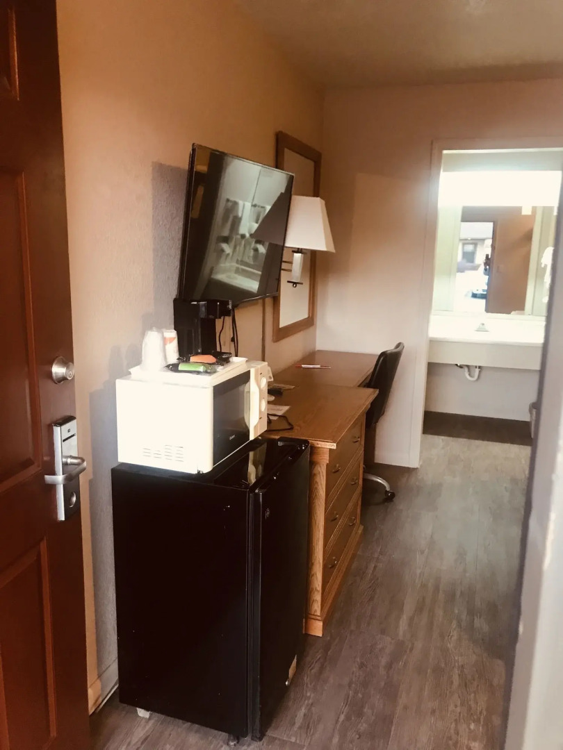 Econo Lodge University