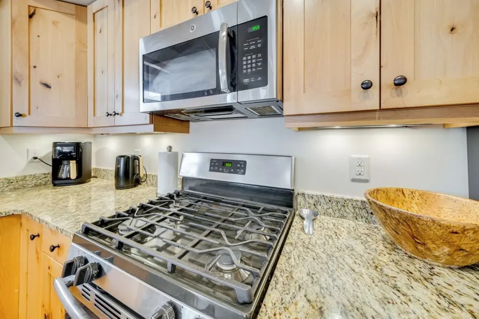 Downtown WP Condo w/ Pool: Steps to Concert Venue!