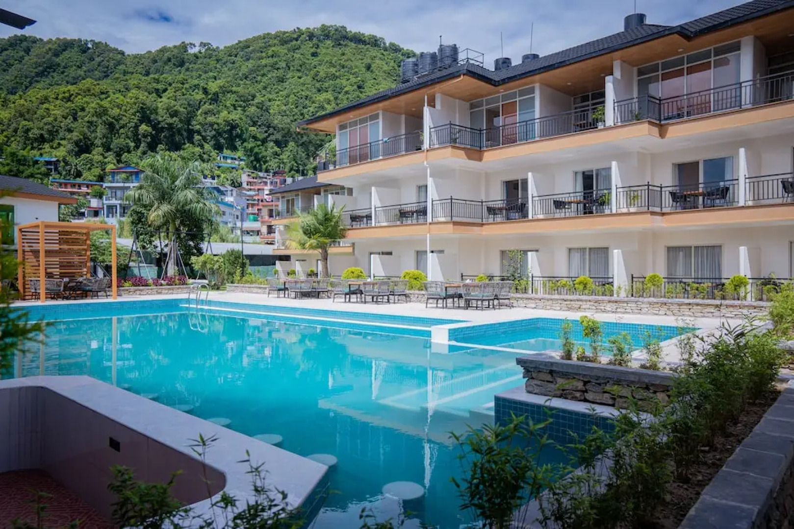 Majestic Lake Front Hotel & Suites