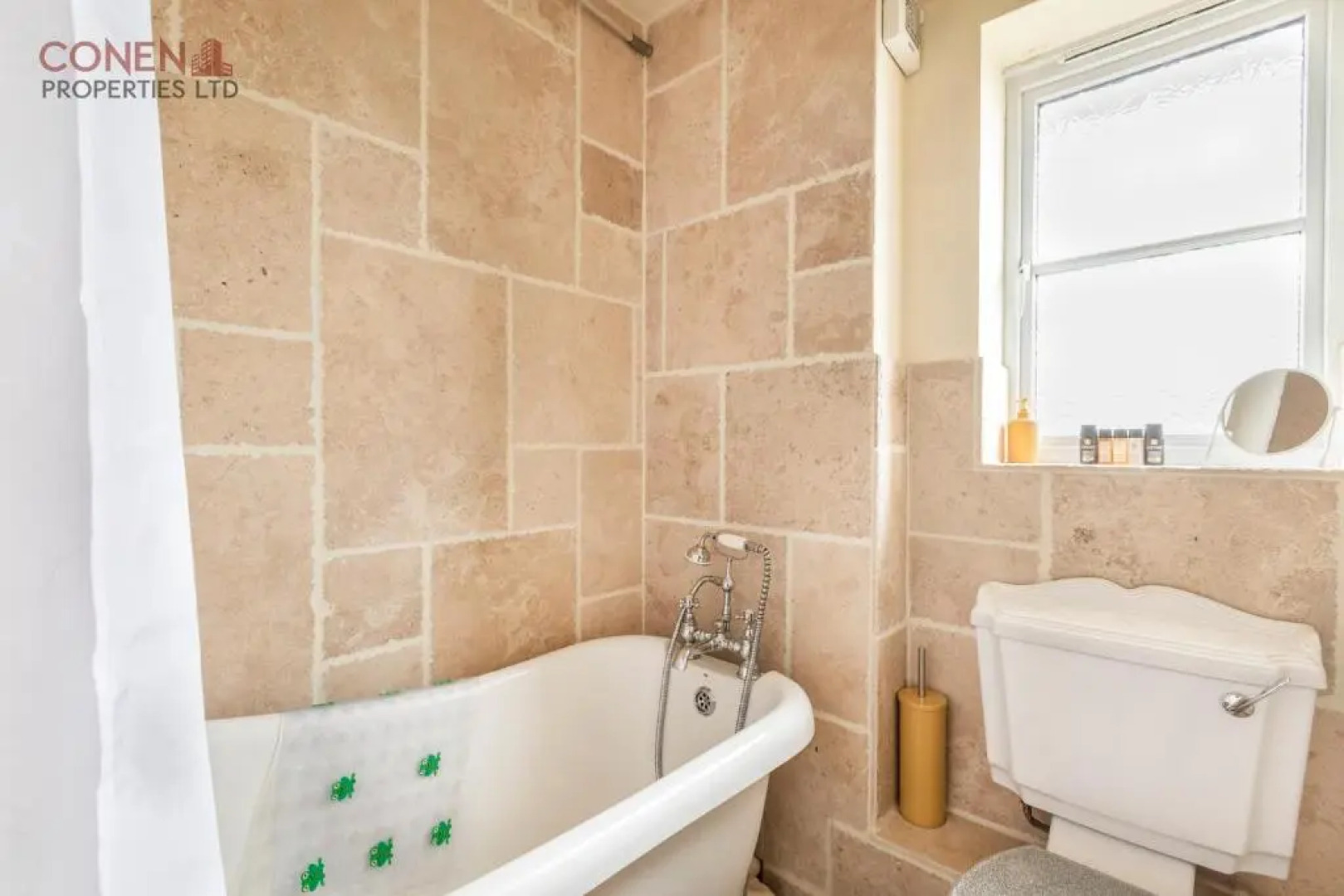 2 Bed Apartment Sleeps 5 - Free Parking, Balcony