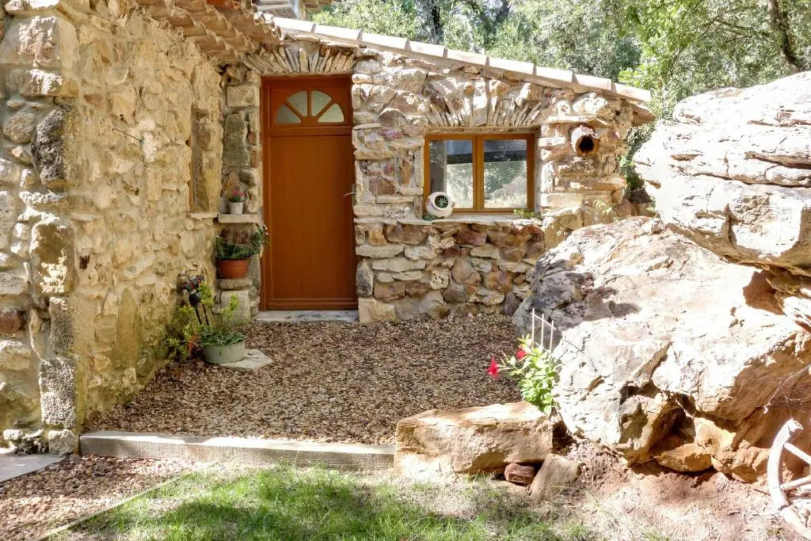 Maison d'une chambre avec piscine partagee terrasse amenagee et wifi a Pougnadoresse