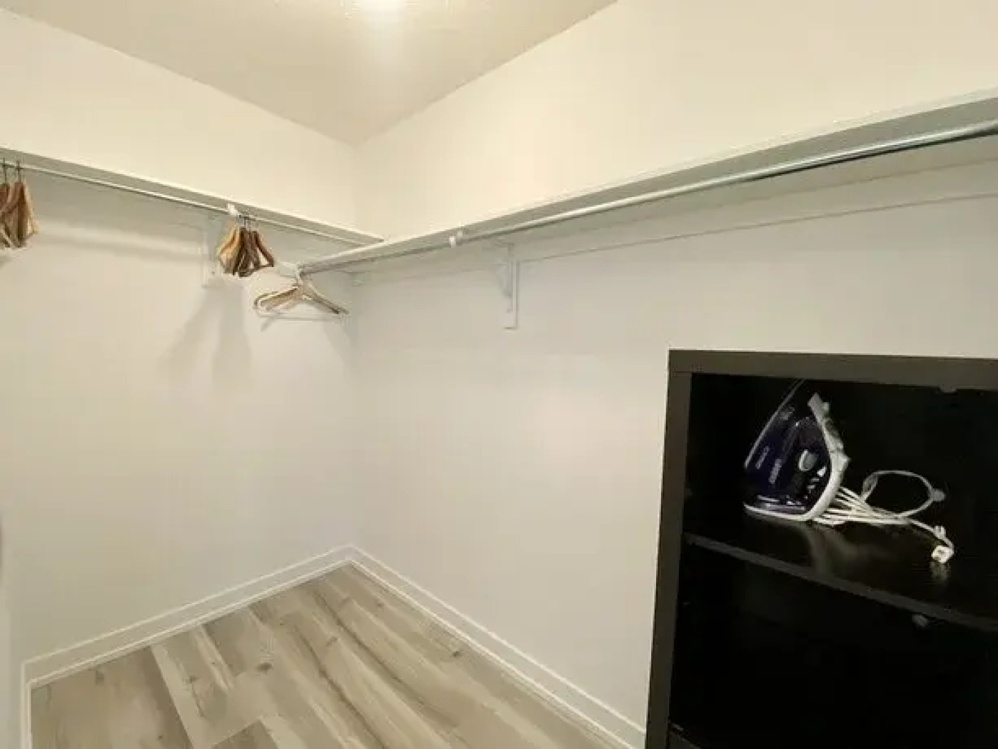 Luxurious Waterfront Residence