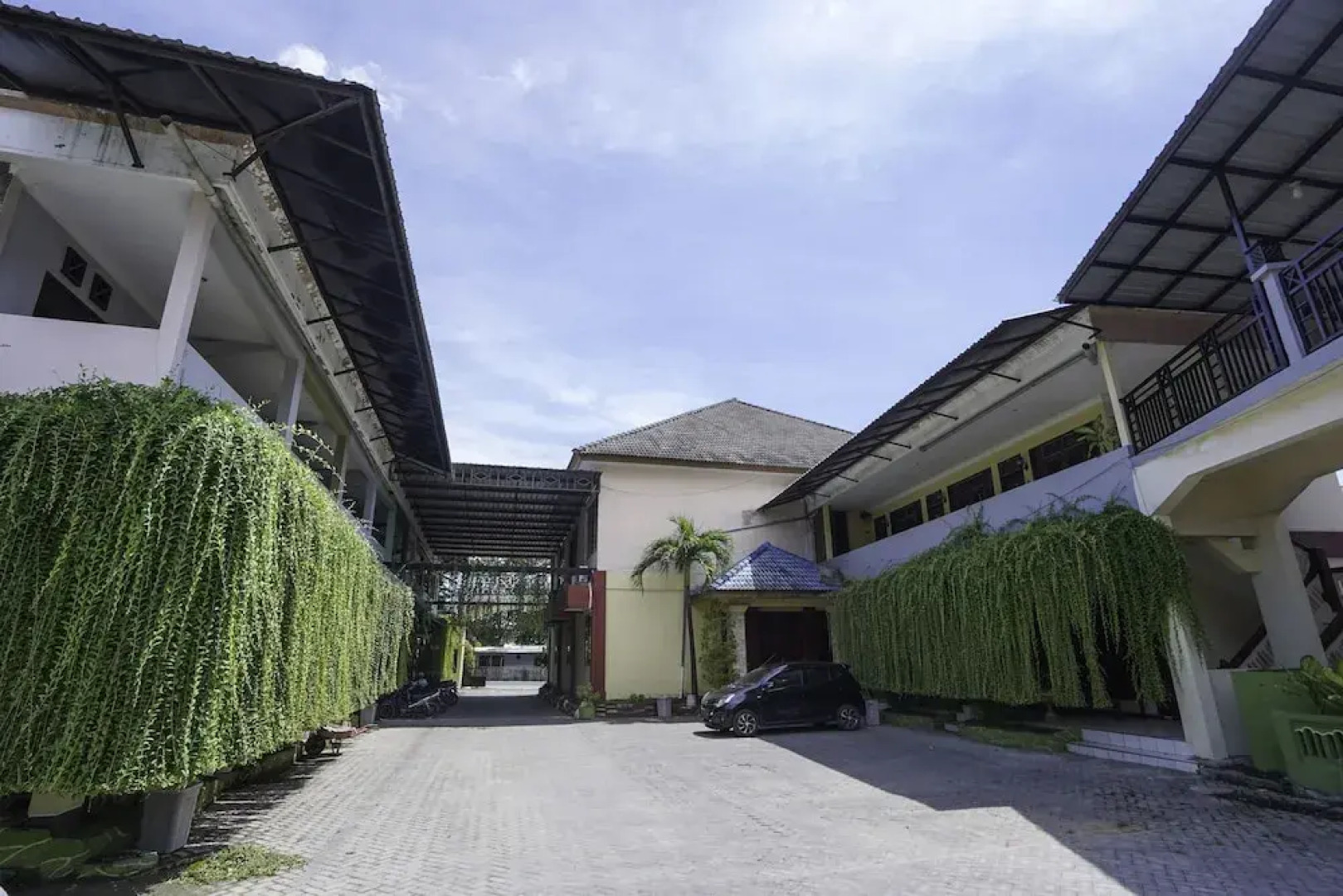 Hotel Madinah Syariah