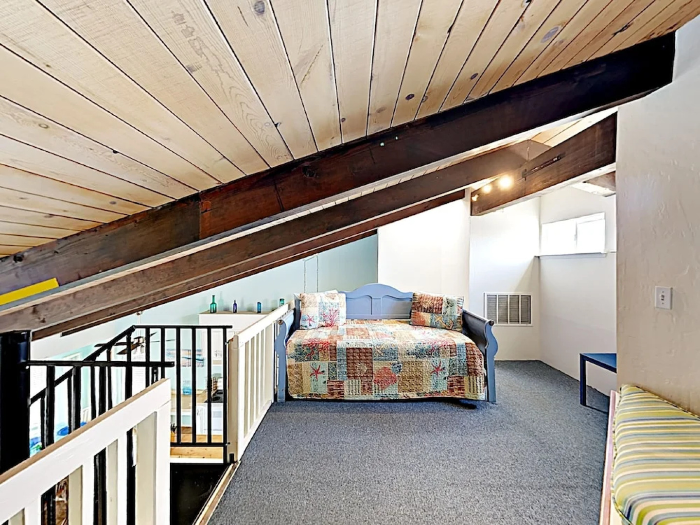 Airy Beach W/ Ocean Views, Balcony & Patio 3 Bedroom Home