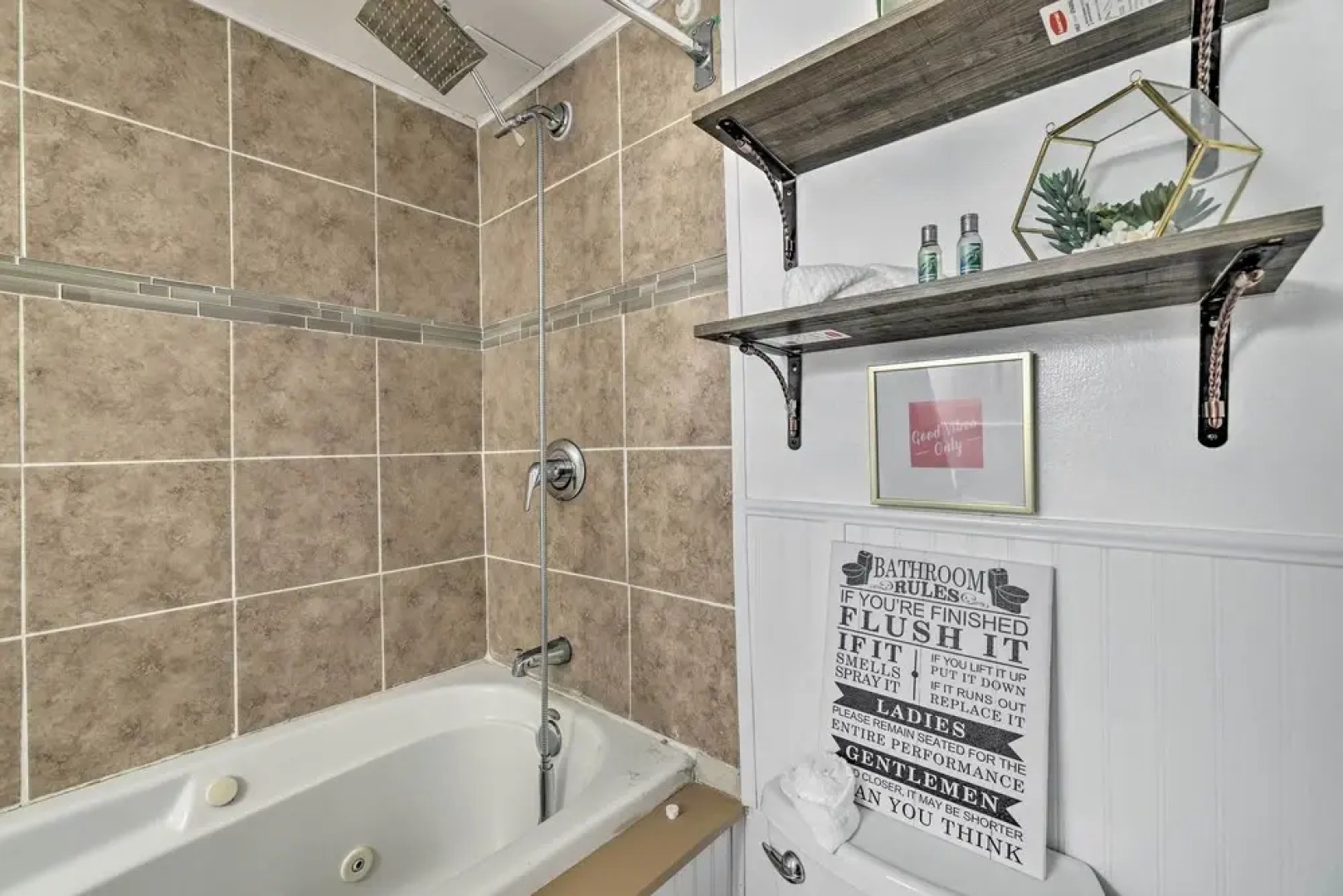 ~ 14 Mi to Skiing: Tobyhanna Gem w/ Fire Pit!