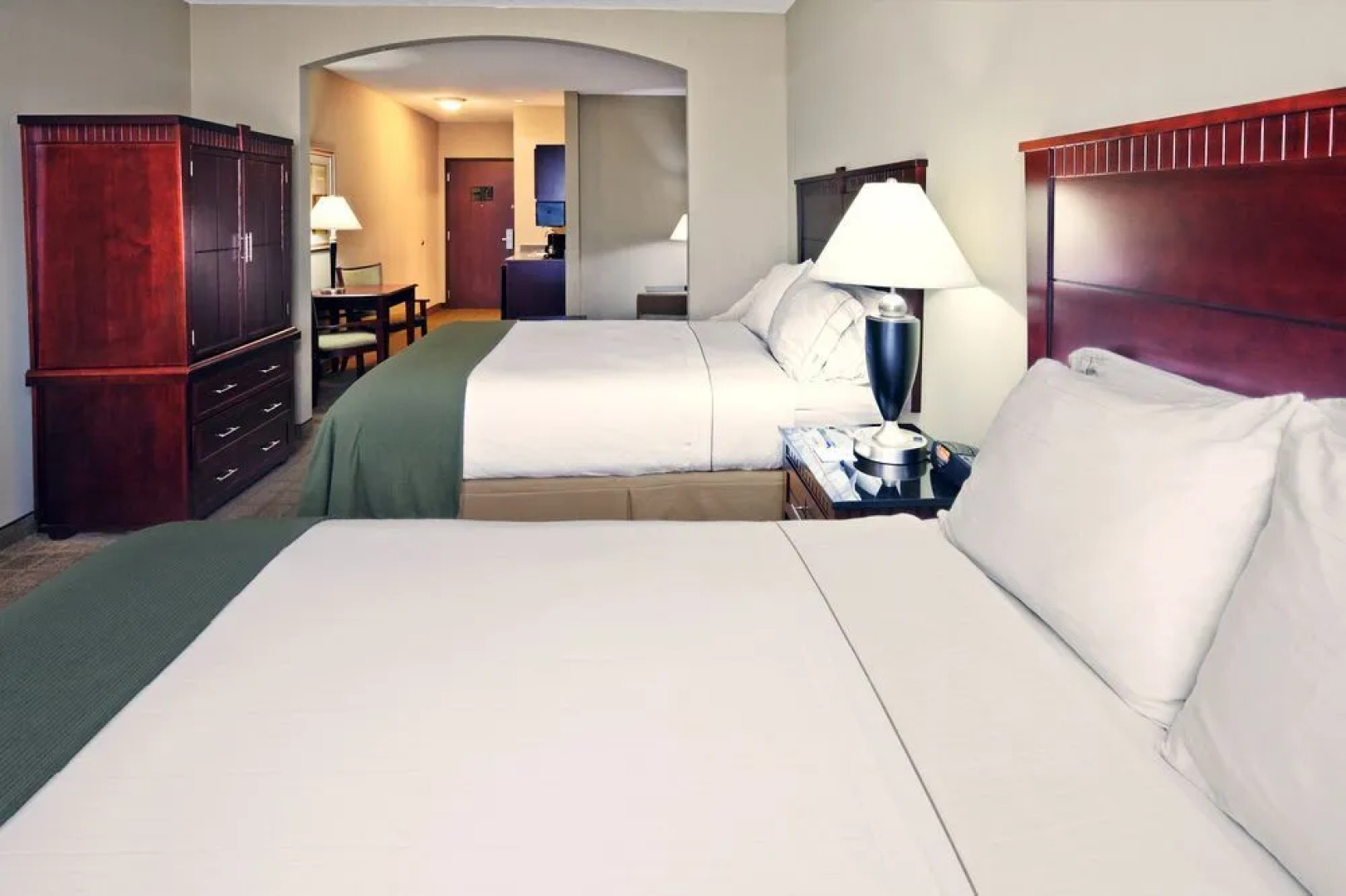 Holiday Inn Express Hotel & Suites Shawnee I-40