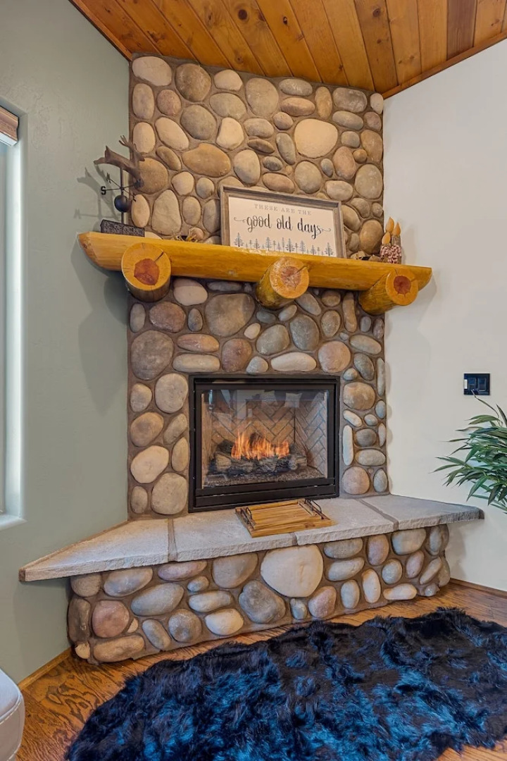 Spacious A-frame Pines Cabin 12 Beds Loft Game Room