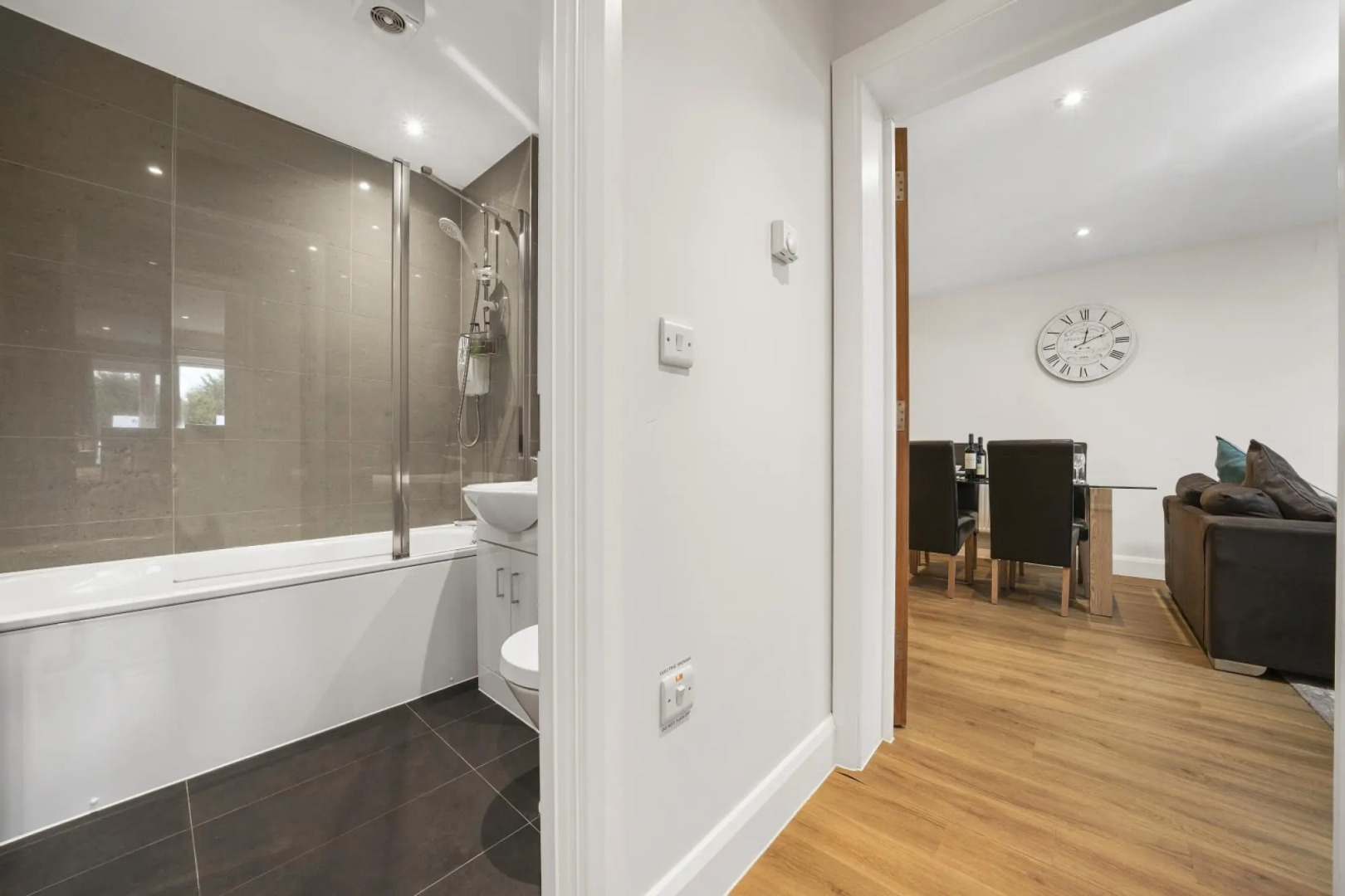 London Heathrow Living Serviced Apartments- Apt 10