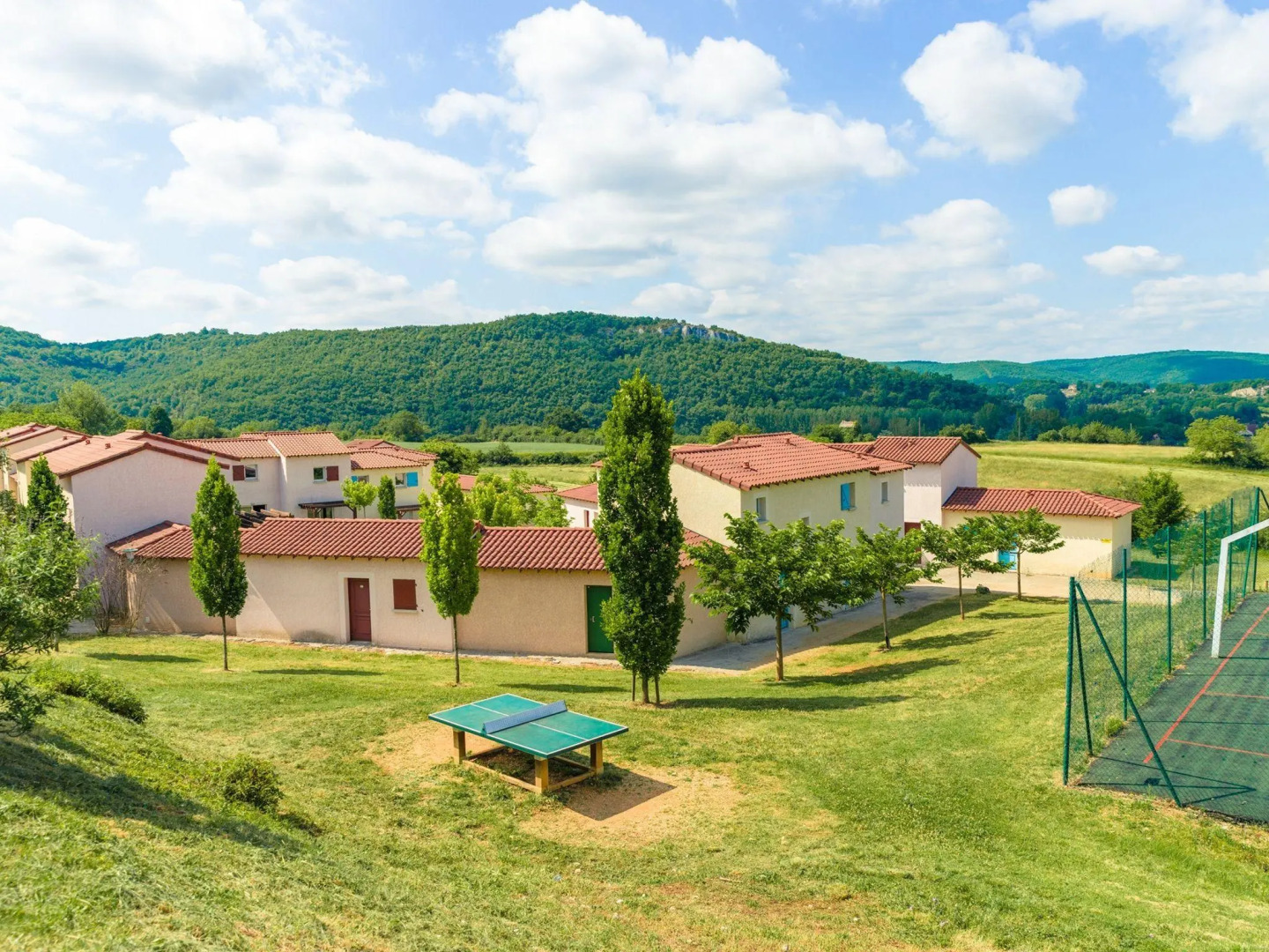 Comfortable holiday home with a terrace nearby river the Lot