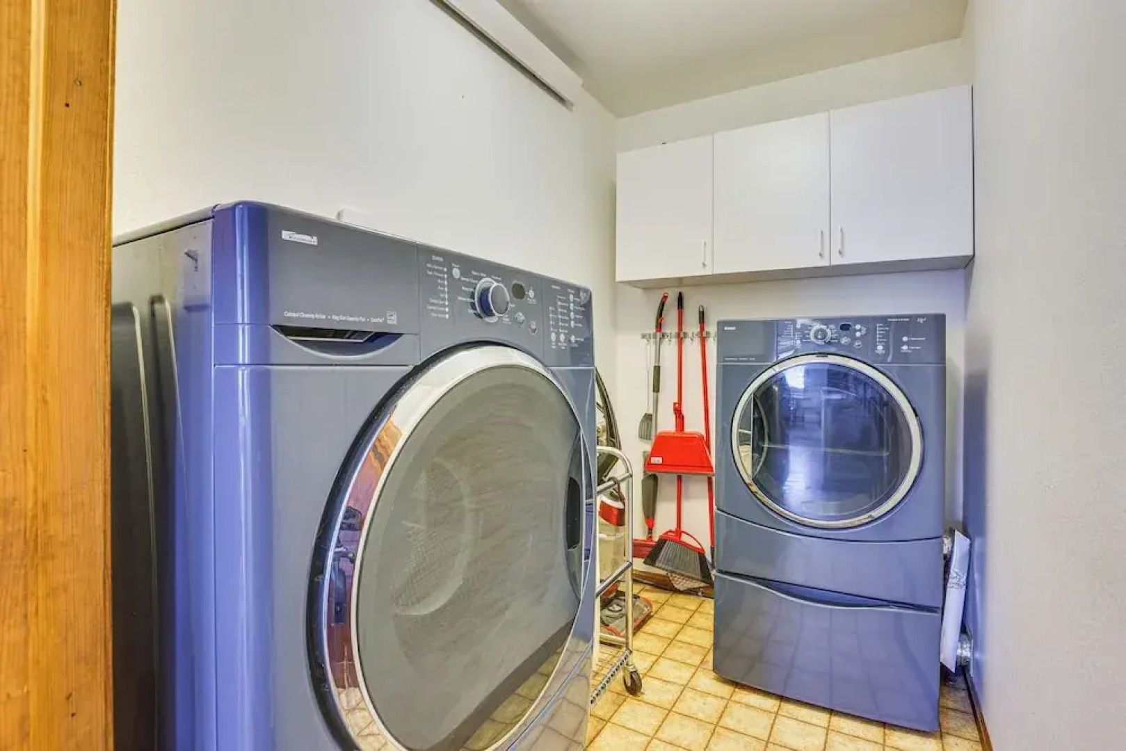 Enjoy Deck + Mtn Views: Grand Lake Retreat!