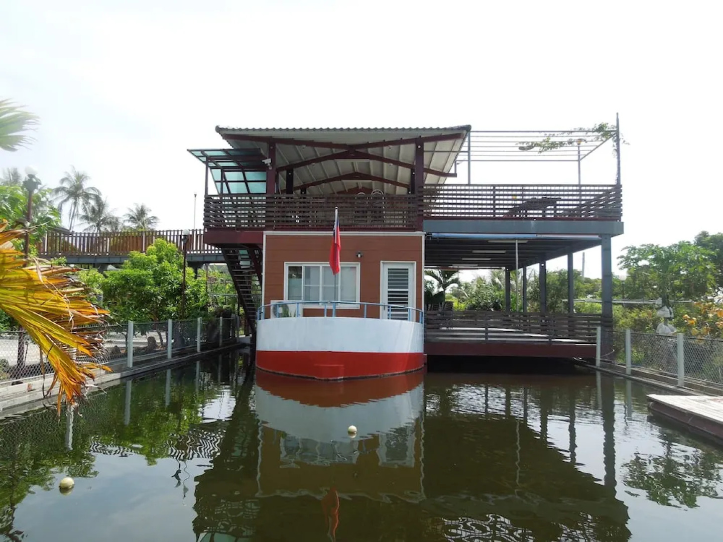 Dulan Red House