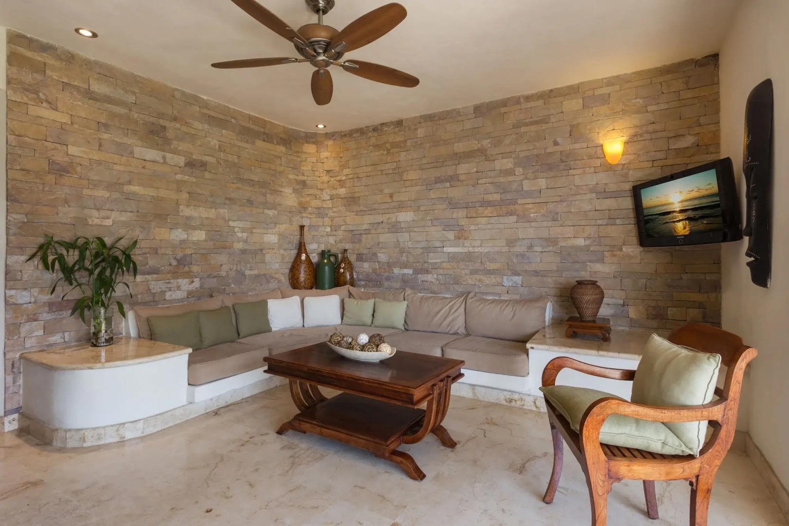 El Taj Oceanfront & Beachside Condo Hotel