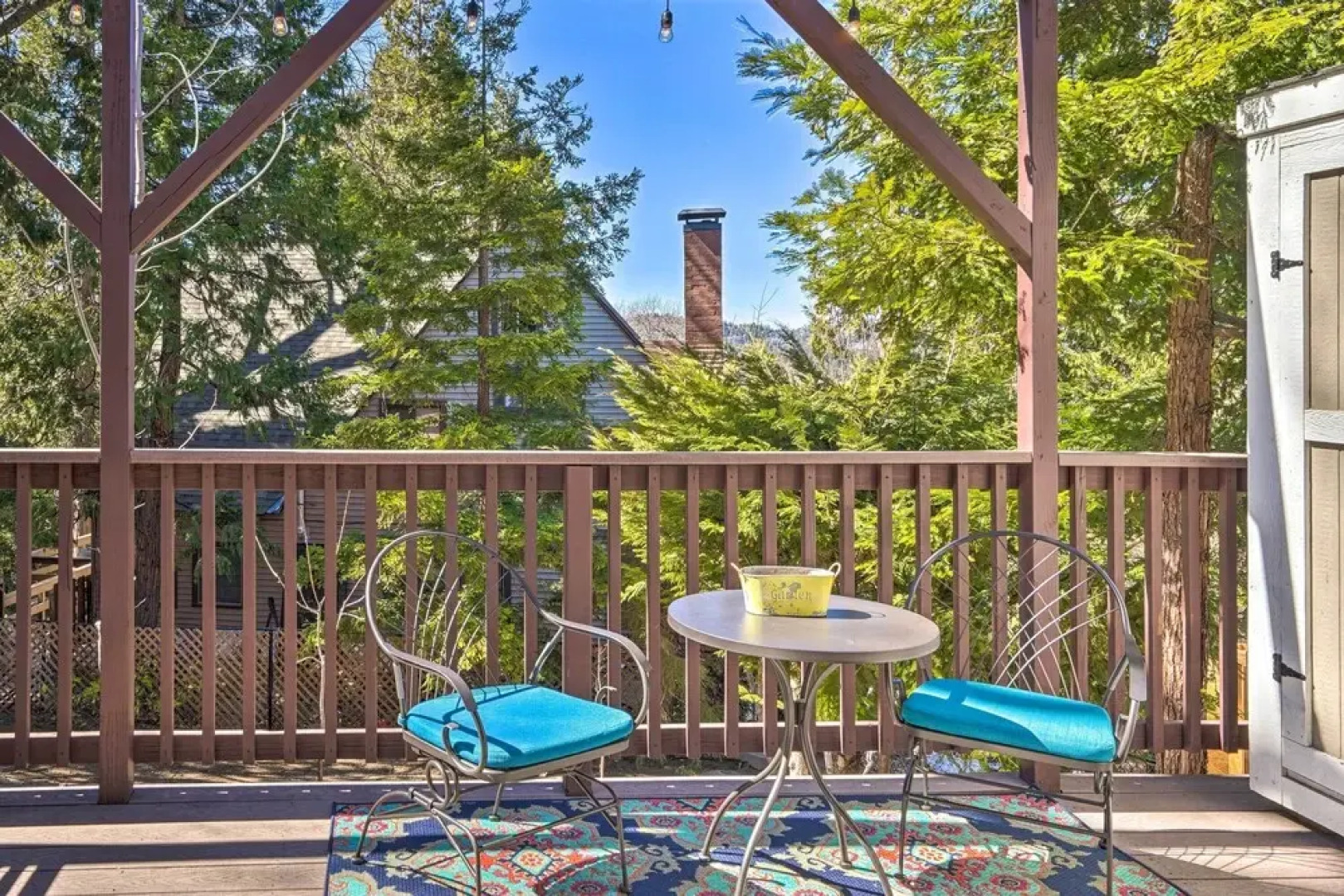 Cute Cabin + Deck < 2 Mi to Lake Arrowhead Village