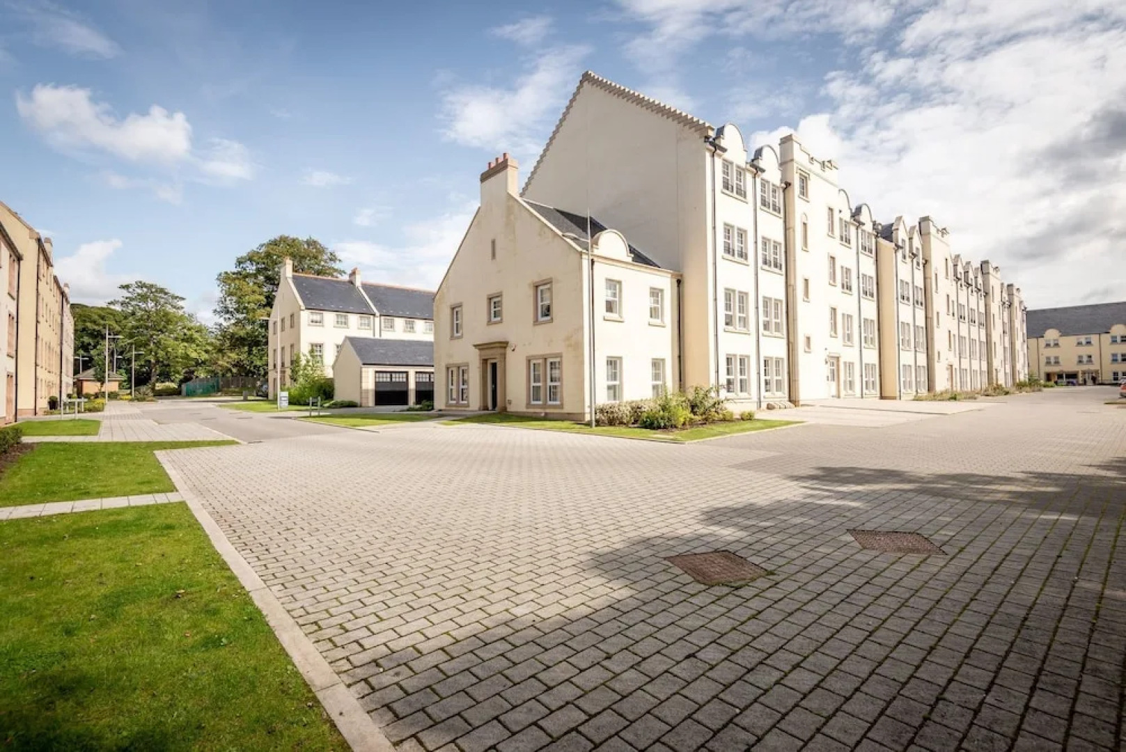 Kinness House, Luxury Apartment with Parking