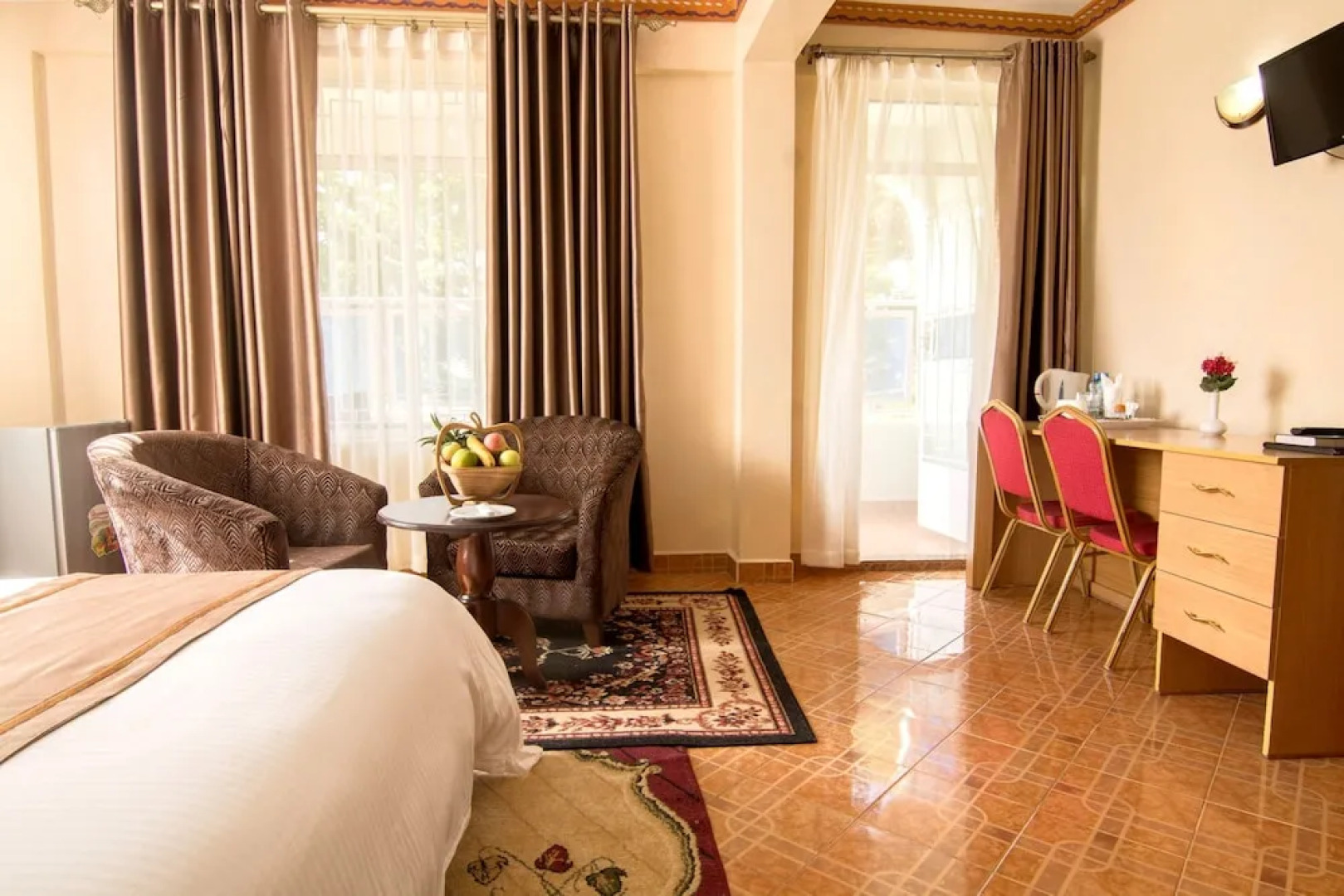 Mountain Breeze Hotel