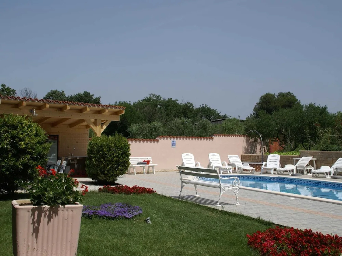 Charming Apartment in Banjole Near Sea