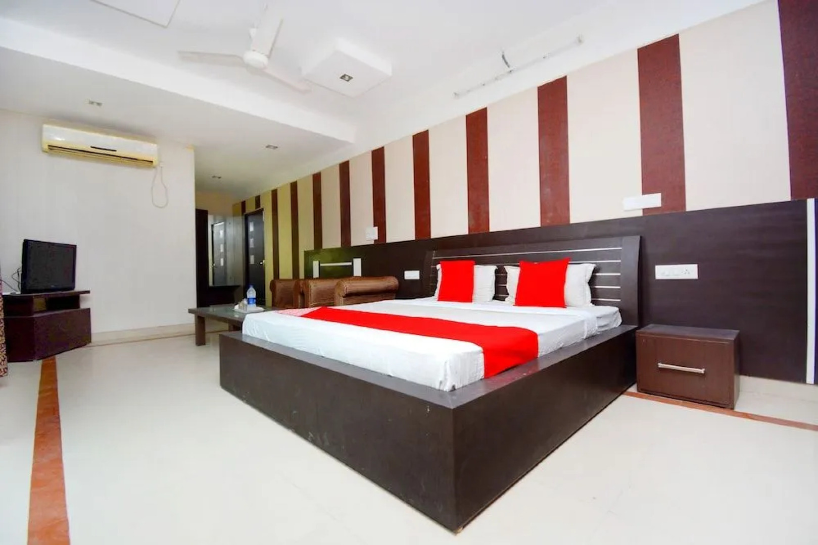 Hotel Piccadily by OYO Rooms