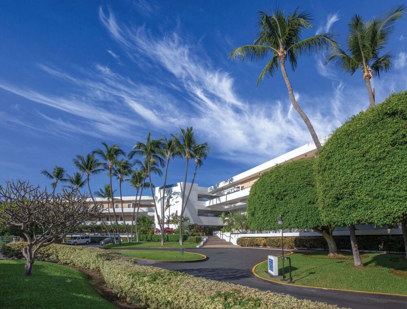 Royal Sea Cliff Condo