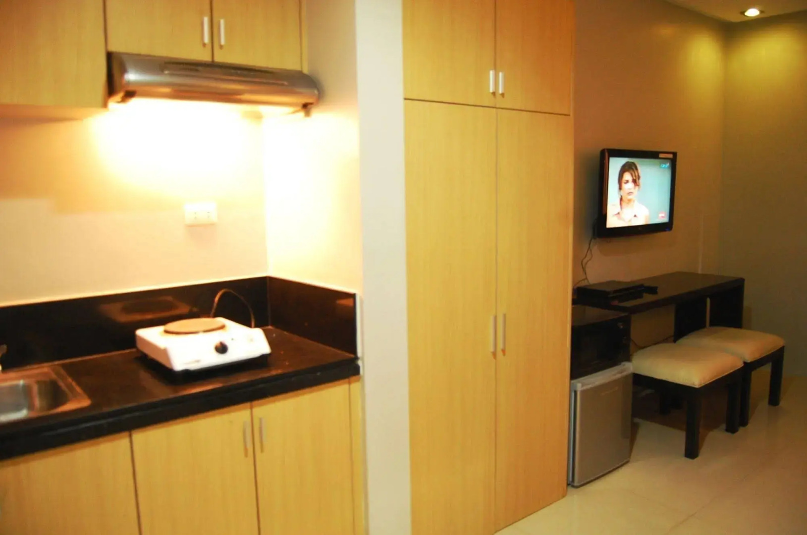 Rumi Apartelle Hotel