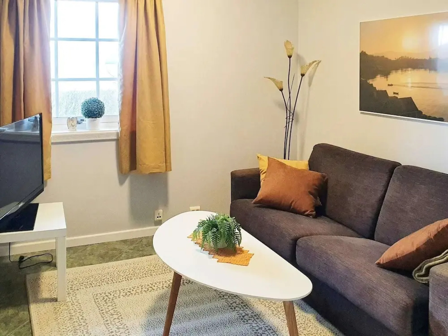 2 Person Holiday Home in Aheim