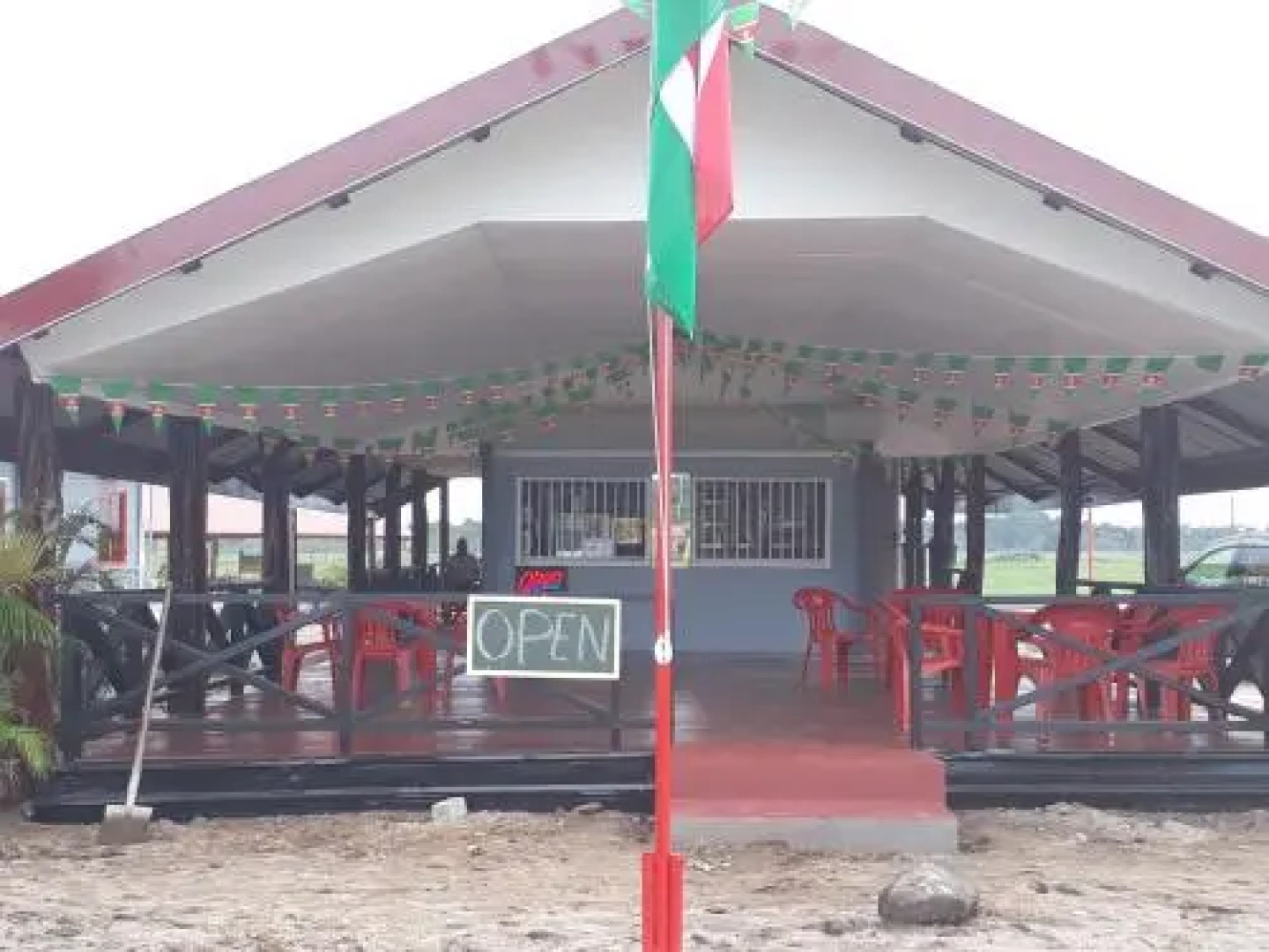 Rumanija's Airport Rooms