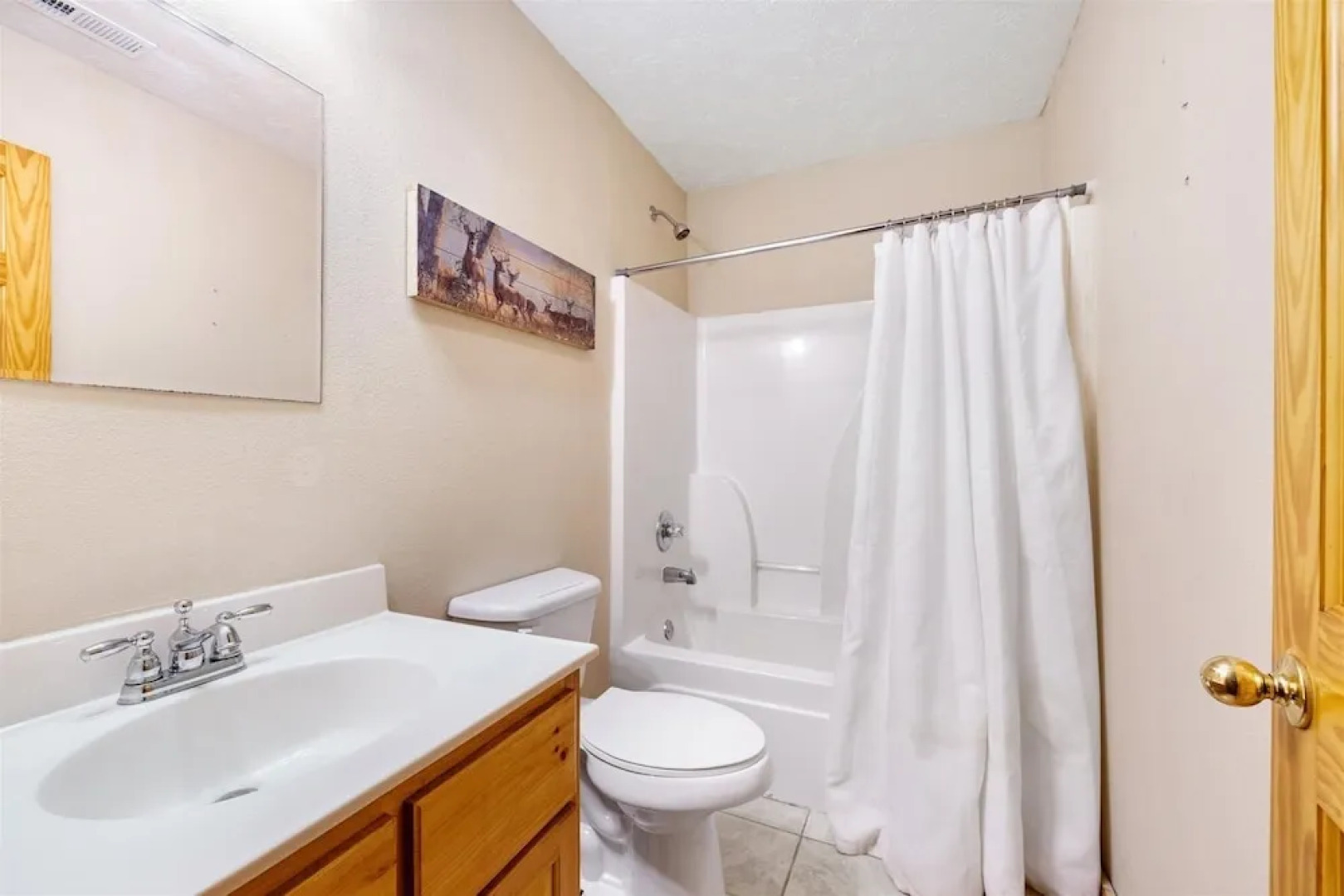 Private Golden Fox Cabin with Grill and Firepit by Redawning