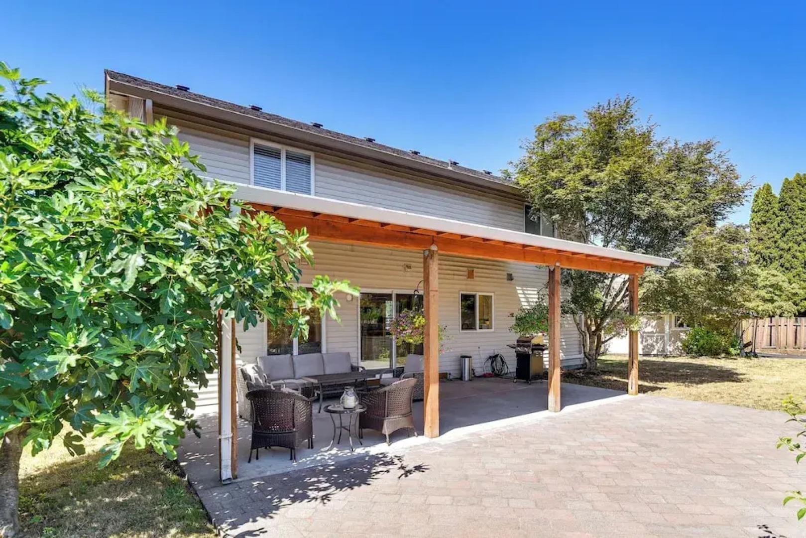 Private Outdoor Space 9 Mi to Downtown Vancouver!