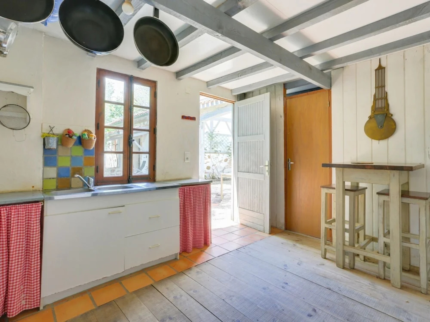 Holiday Home in Laluque with Terrace, Garden And Barbecue